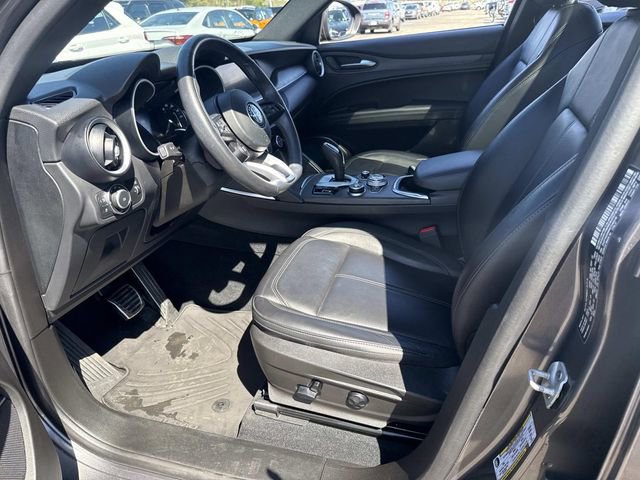 Used 2022 Alfa Romeo Stelvio Ti w/ Active Assist Plus Package AWD/4WD image 27