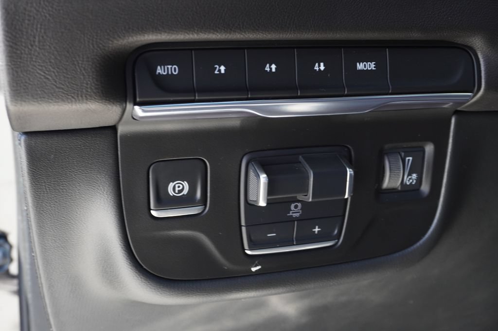 Certified 2025 Cadillac Escalade Premium Luxury AWD/4WD image 19