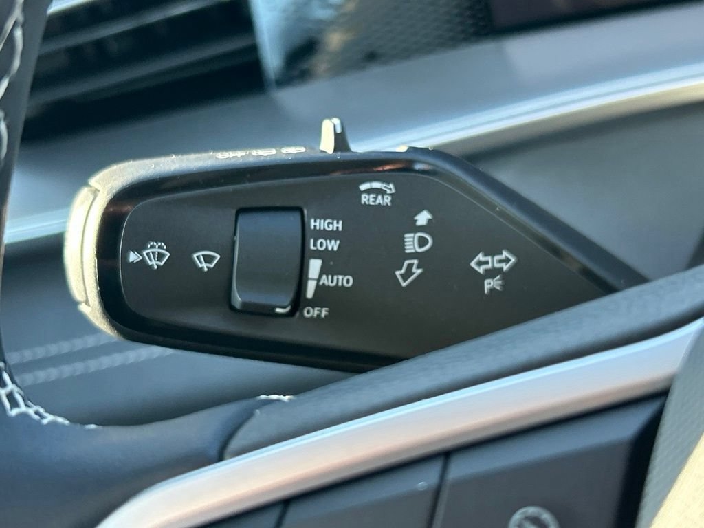 New 2026 Volkswagen Tiguan SE FWD image 29