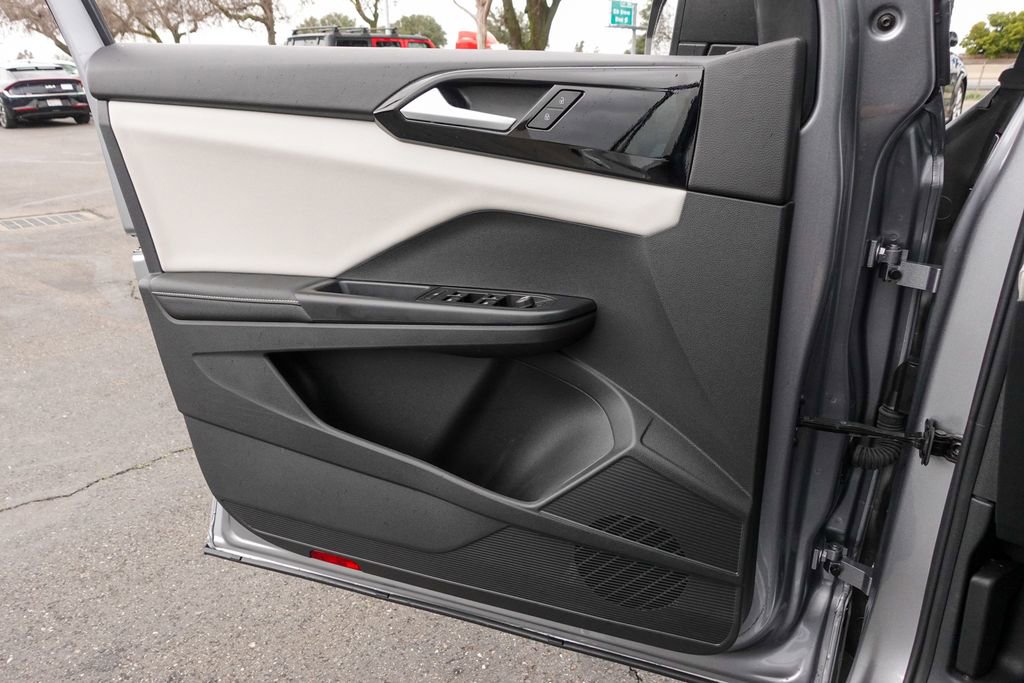 Certified 2025 Volkswagen Taos S image 22