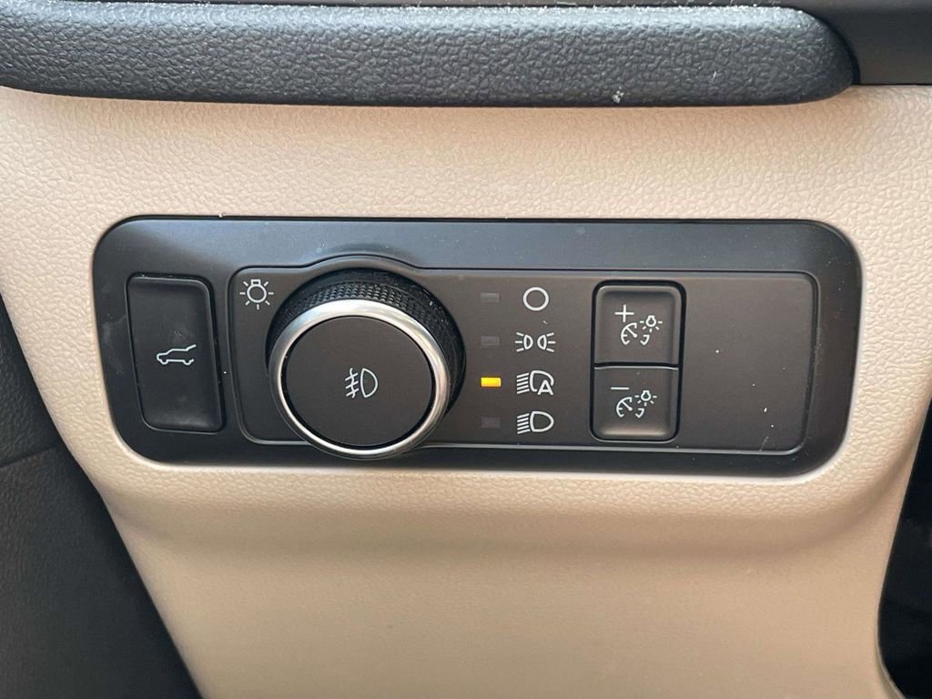 Used 2022 Ford Escape SEL w/ Technology Package image 27