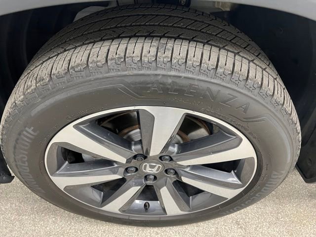 Used 2025 Honda Pilot Touring image 11
