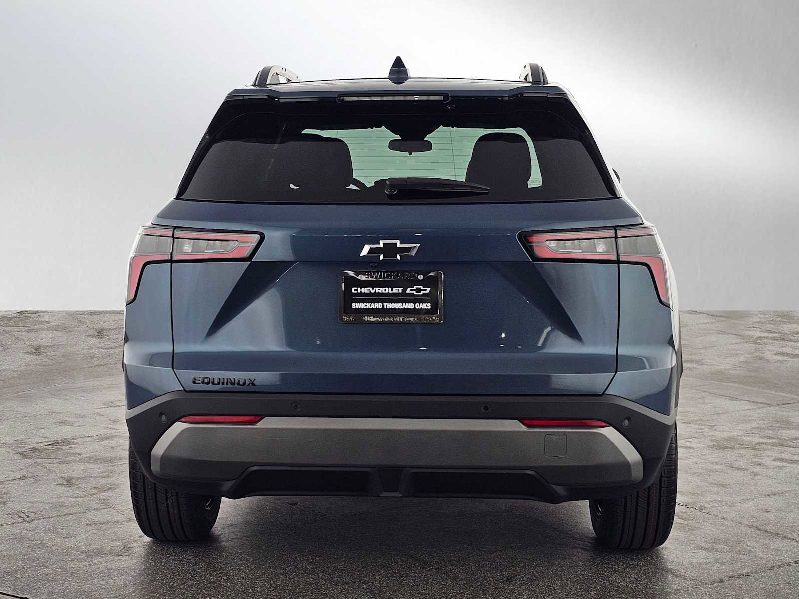 New 2026 Chevrolet Equinox LT w/ Convenience Package II FWD image 4