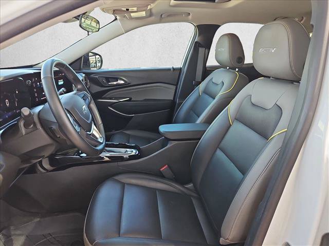 Used 2025 Chevrolet Trax ACTIV w/ Sunroof Package FWD image 15