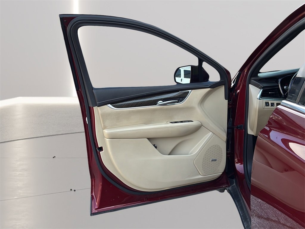 Used 2018 Cadillac XT5 FWD image 26