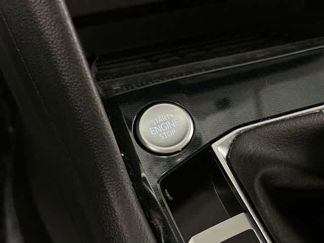 Certified 2025 Volkswagen Taos SEL AWD/4WD image 11