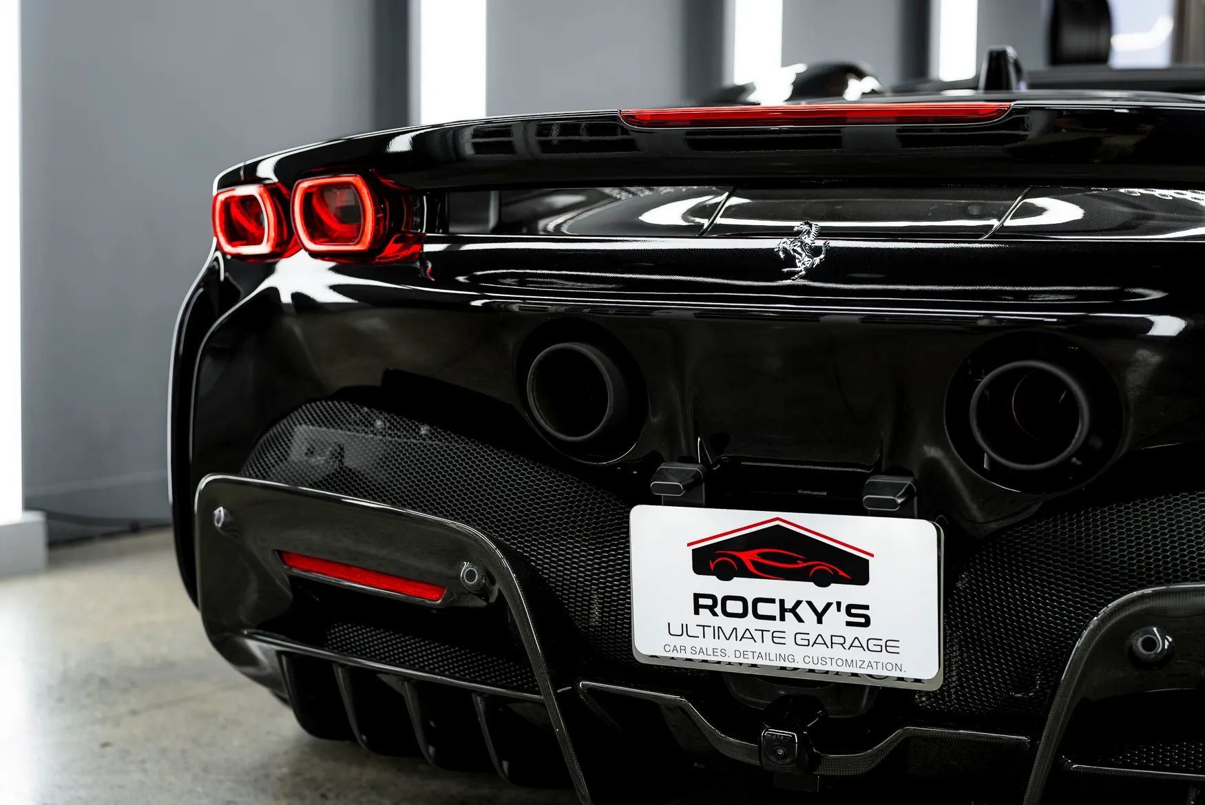 Used 2023 Ferrari SF90 Spider image 10