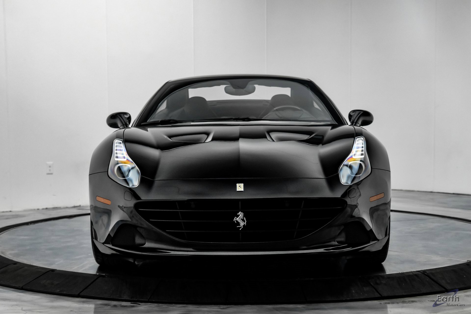Used 2016 Ferrari California T image 31