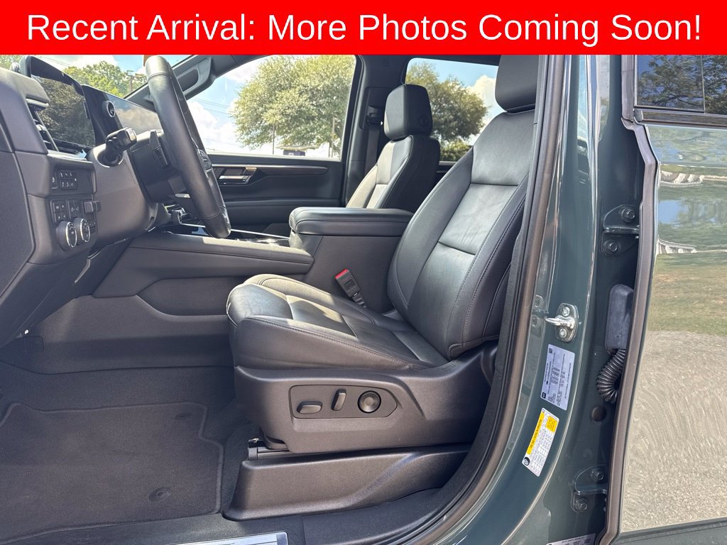 Used 2025 Chevrolet Tahoe Z71 w/ Comfort Package AWD/4WD image 3