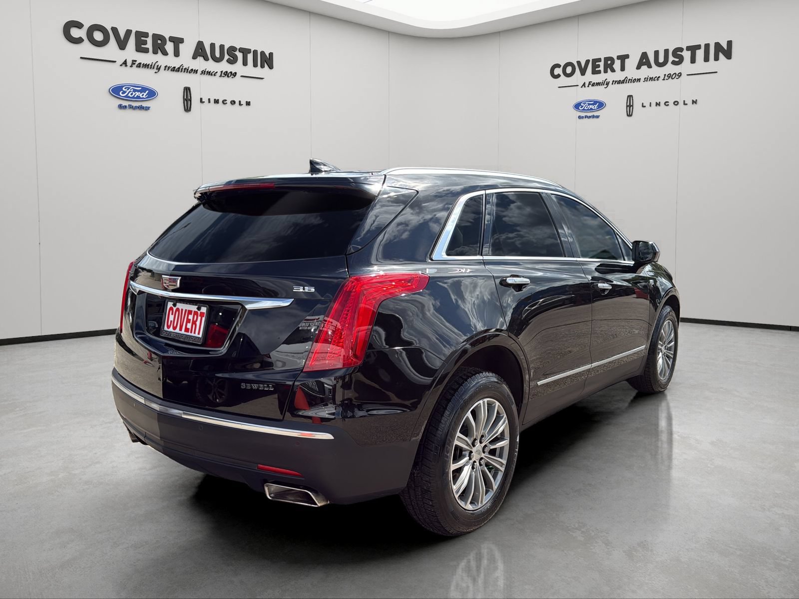 Used 2017 Cadillac XT5 Luxury w/ Driver Awareness Package FWD image 5