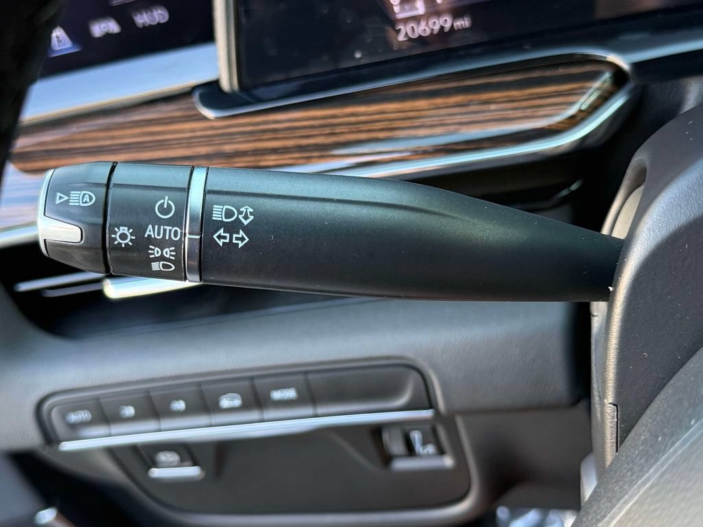 Certified 2024 Cadillac Escalade Premium Luxury AWD/4WD image 33
