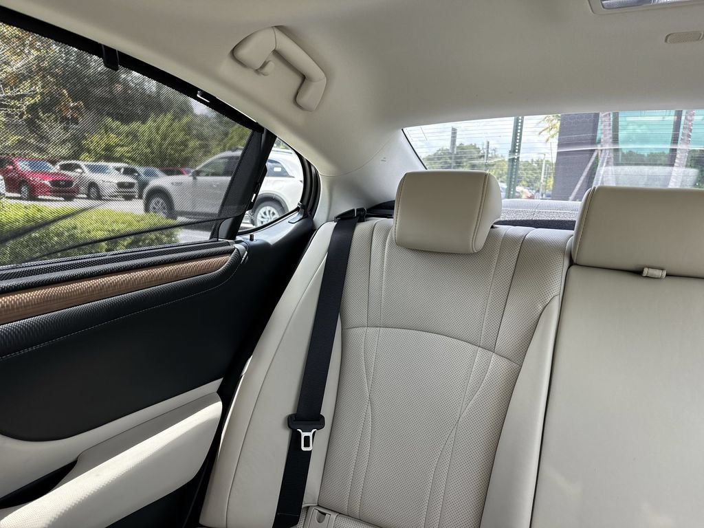 Used 2024 Lexus ES 300h Ultra Luxury w/ Accessory Package (Z2) FWD image 17