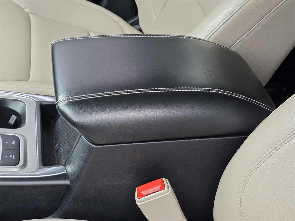 Used 2021 Ford Explorer XLT w/ Equipment Group 202A image 9