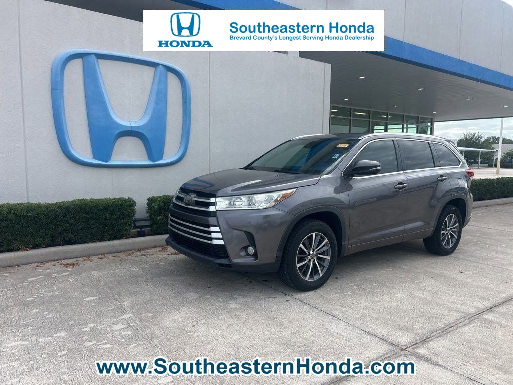 Used 2018 Toyota Highlander XLE image 1