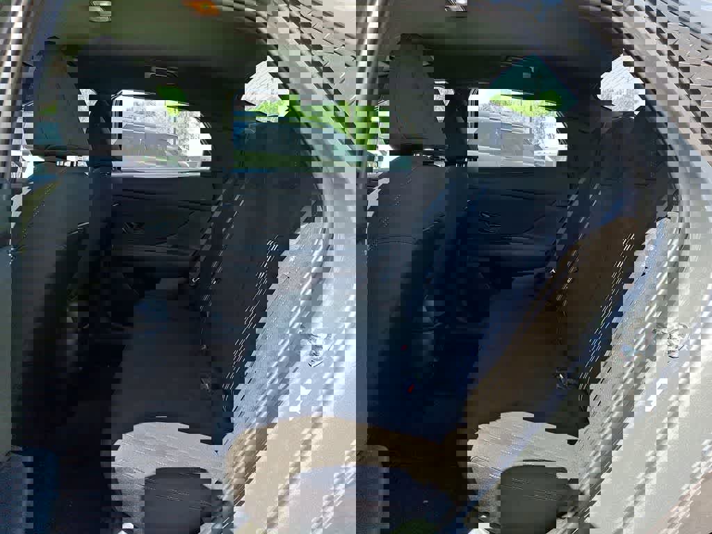 Used 2025 Hyundai Elantra Sport FWD image 10