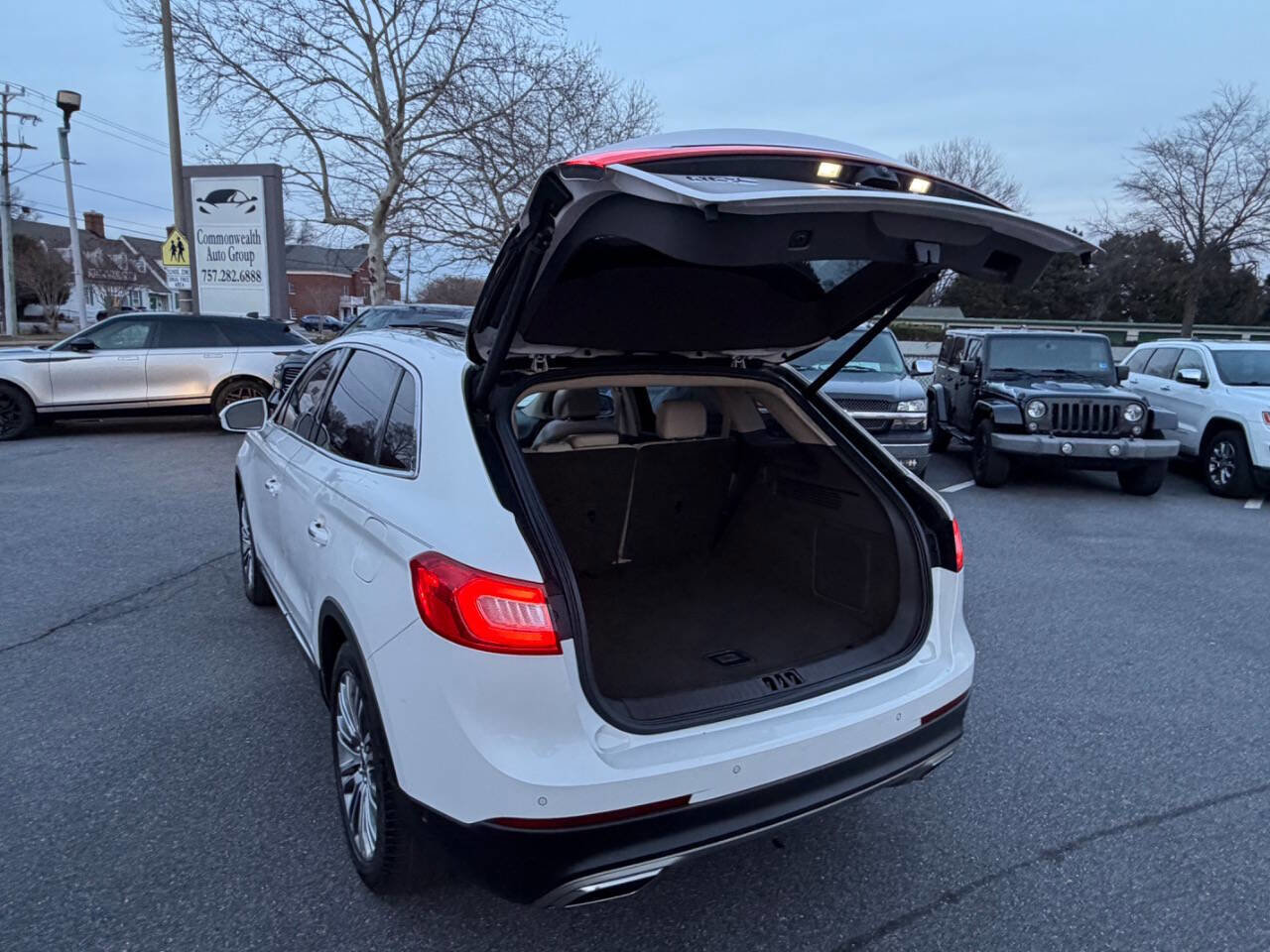 Used 2016 Lincoln MKX Reserve w/ Technology Package image 28