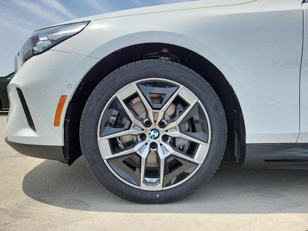 New 2026 BMW i5 M60 w/ Convenience Package RWD image 5