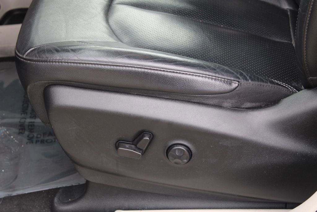 Used 2022 Chrysler Pacifica Touring-L image 15