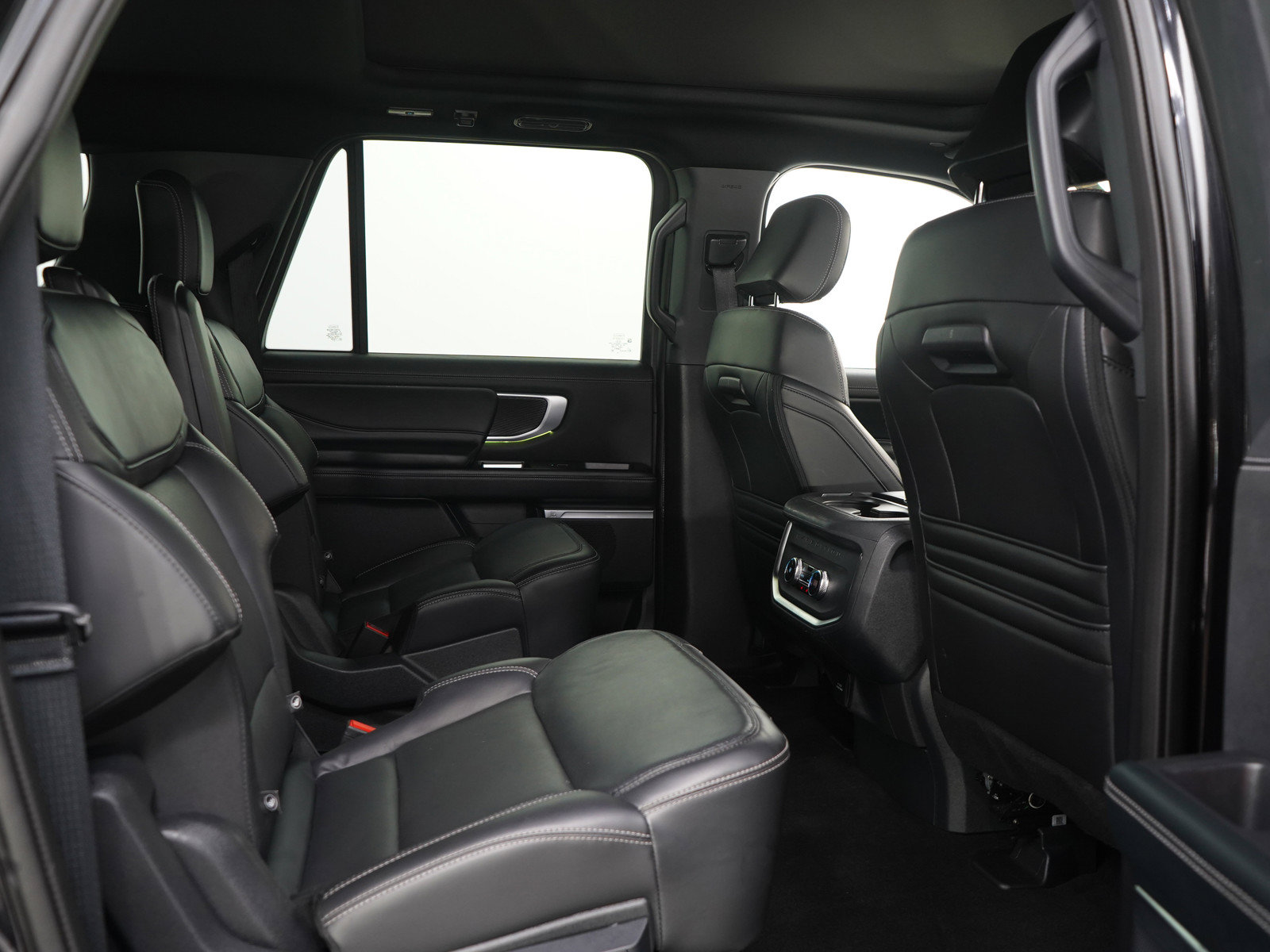 Used 2025 Ford Expedition Max Platinum w/ Stealth Appearance Package AWD/4WD image 17