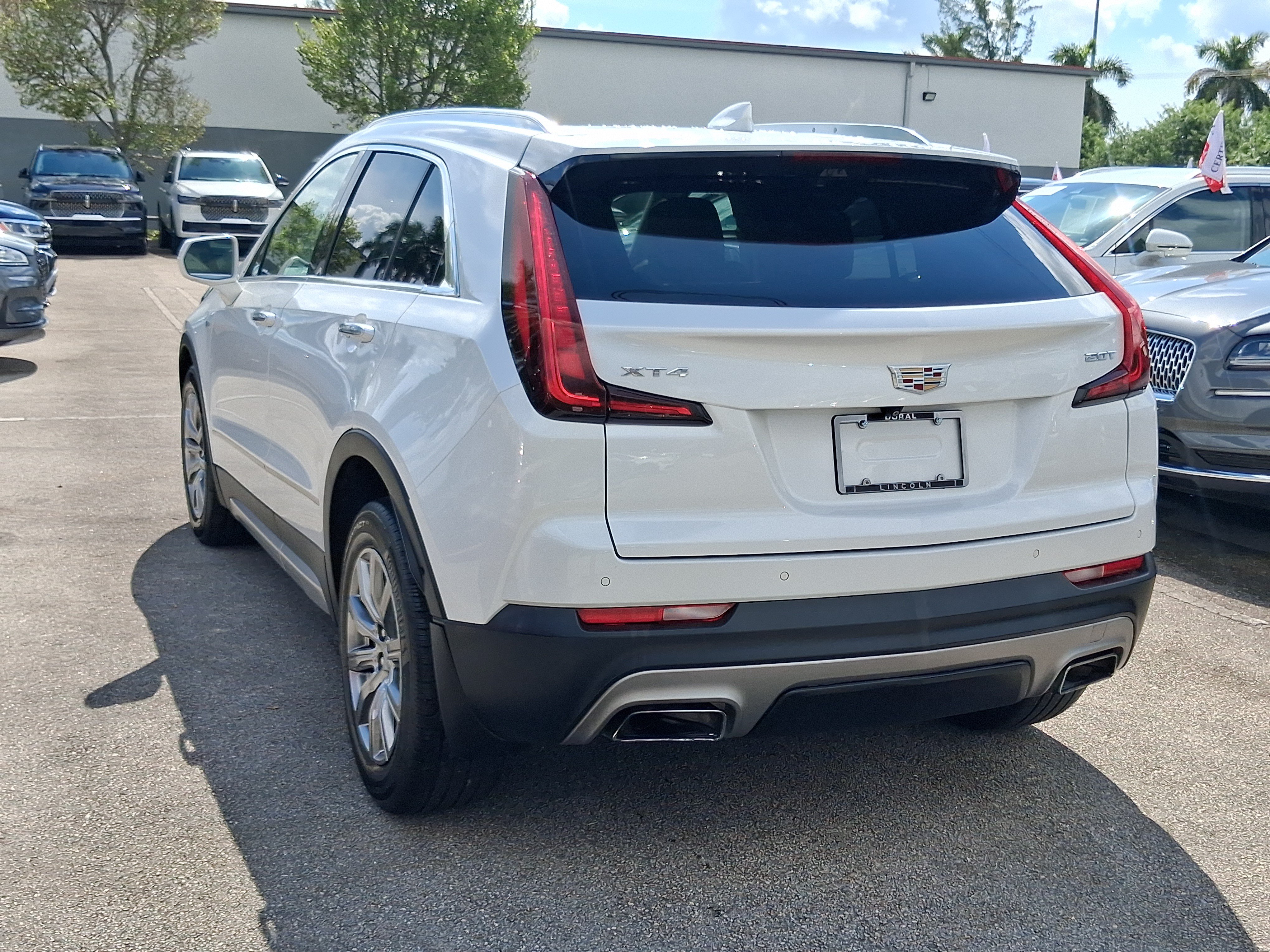 Used 2019 Cadillac XT4 Premium Luxury w/ Enhanced Visibility Package FWD image 3