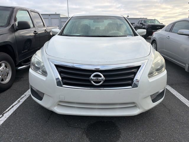 Used 2014 Nissan Altima 2.5 S w/ Sport Value Package FWD image 2