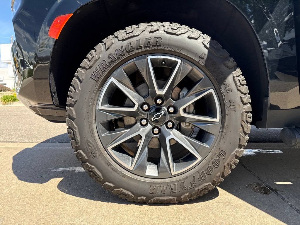 Used 2022 Chevrolet Tahoe Z71 w/ Z71 Off-Road Package AWD/4WD image 27