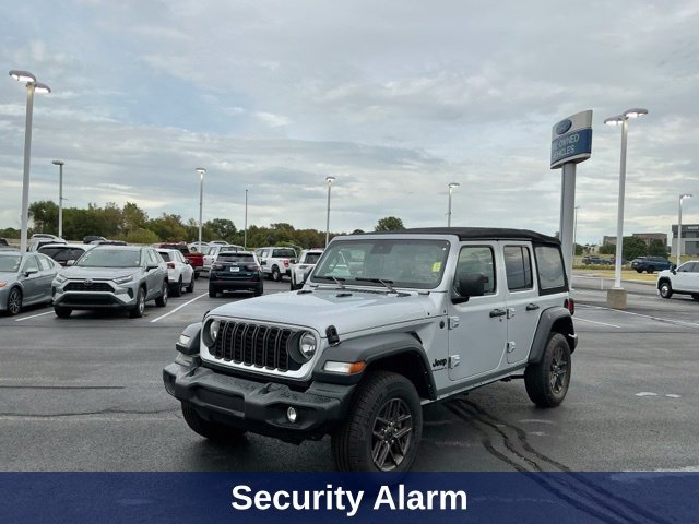 Used 2024 Jeep Wrangler Unlimited Sport AWD/4WD image 11