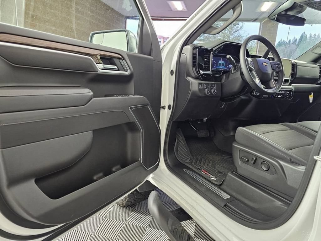 New 2025 Chevrolet Silverado 1500 LT w/ Z71 Off-Road Package AWD/4WD image 23