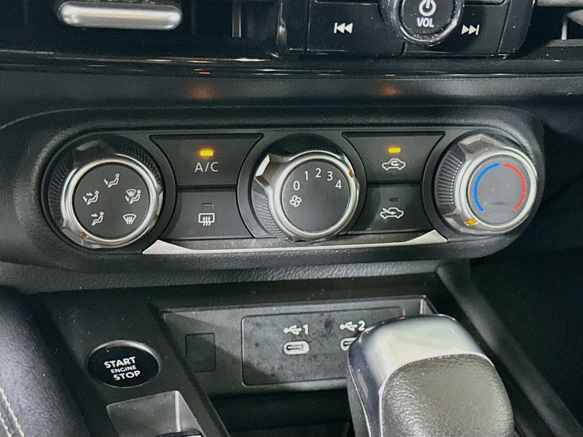 Used 2025 Nissan Kicks SV AWD/4WD image 22