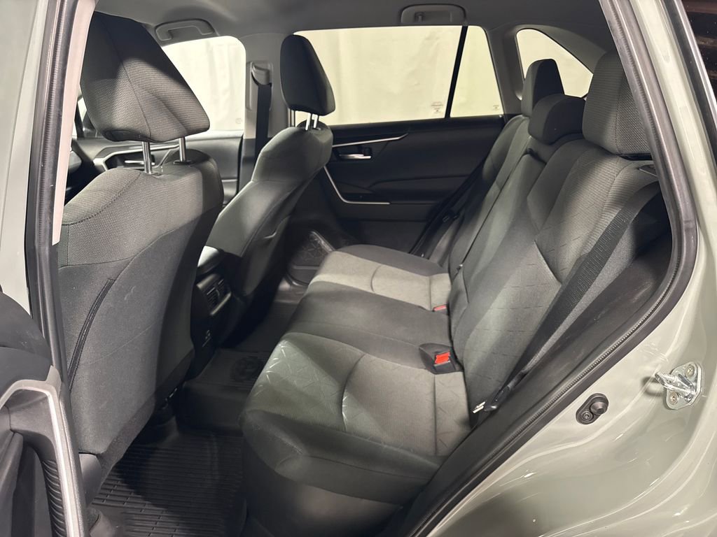 Used 2022 Toyota RAV4 XLE AWD/4WD image 5