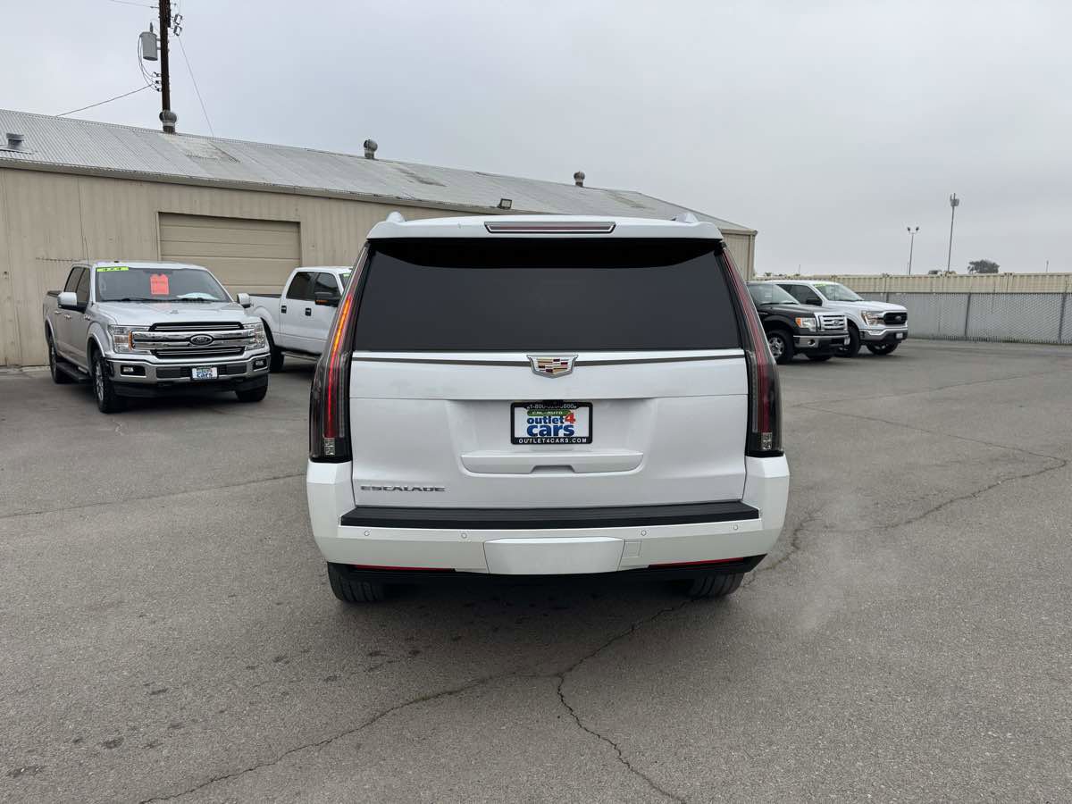 Used 2017 Cadillac Escalade Luxury image 9