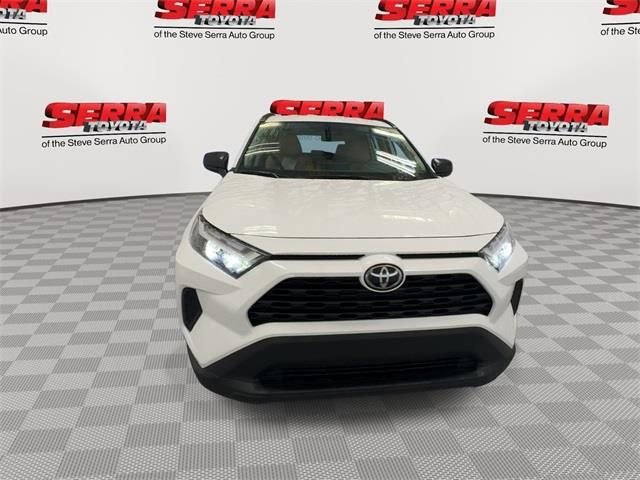 Used 2025 Toyota RAV4 LE AWD/4WD image 4