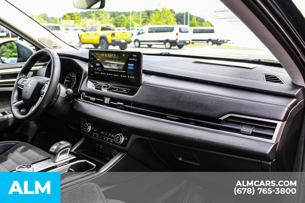 Used 2025 Mitsubishi Outlander SE FWD image 25