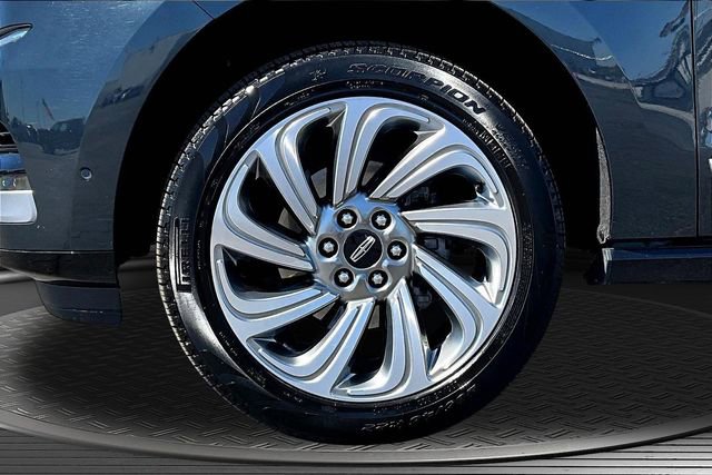 Used 2024 Lincoln Navigator Premiere AWD/4WD image 33