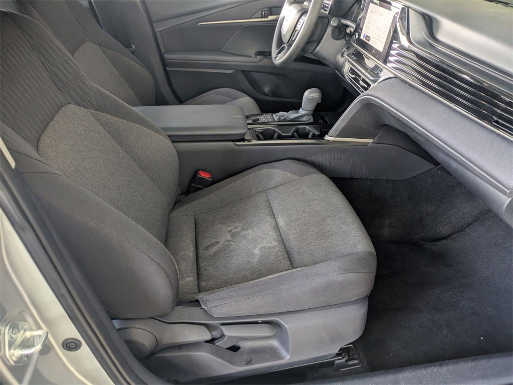 Used 2025 Toyota Camry LE image 32