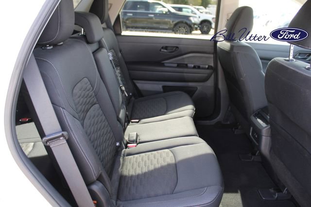 Used 2025 Nissan Pathfinder SV image 12