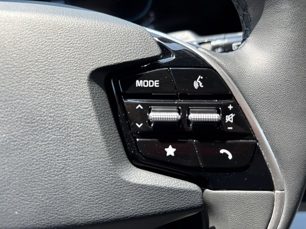 Used 2025 Kia Niro EX w/ EX Cold Weather Package FWD image 30