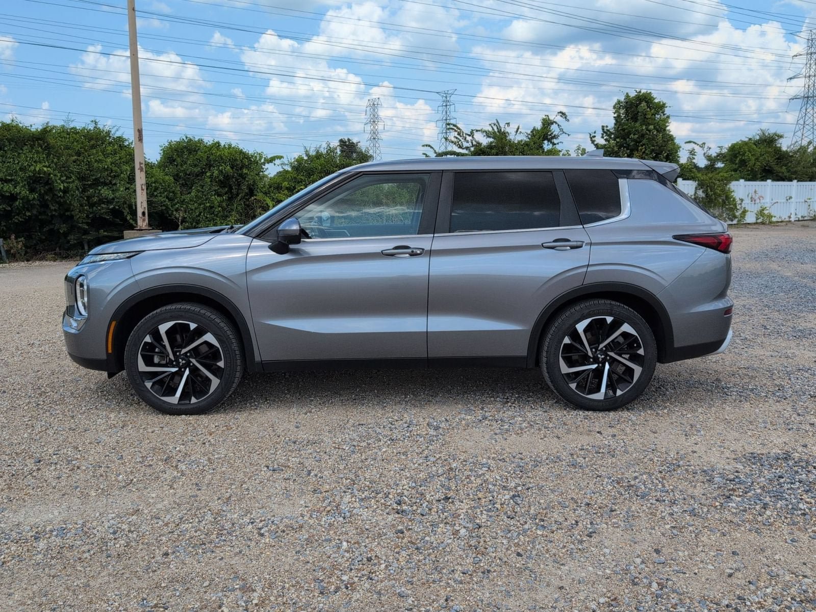 Used 2024 Mitsubishi Outlander SE AWD/4WD image 2