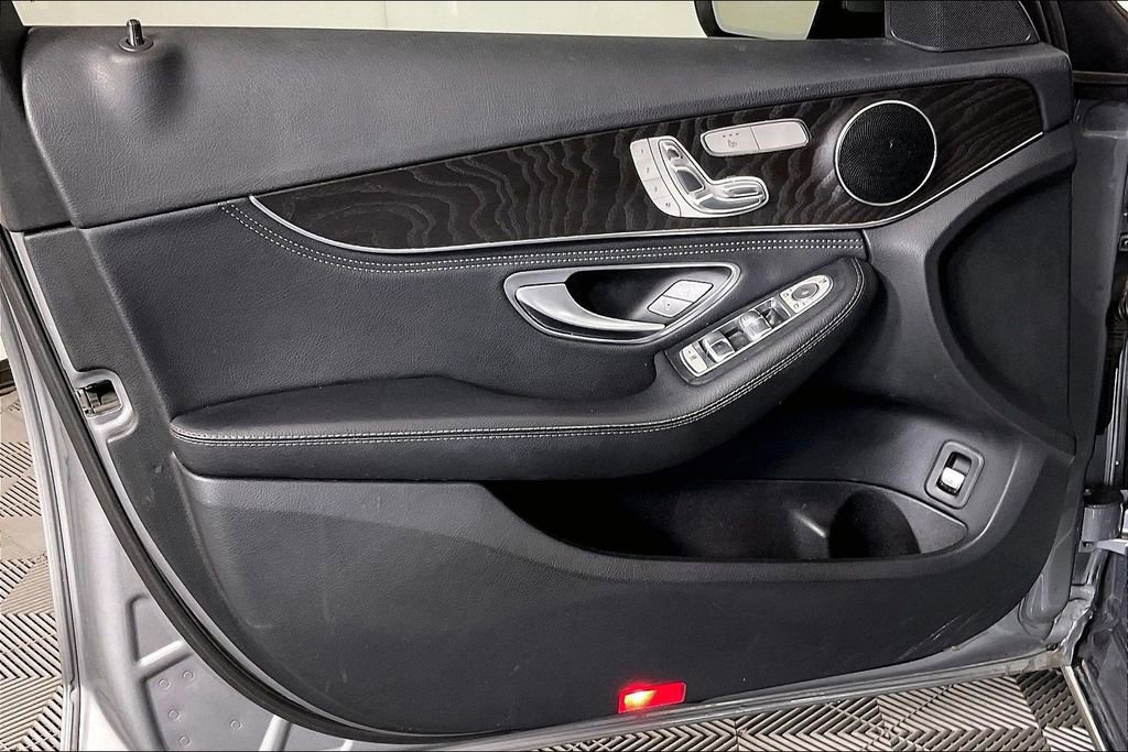 Used 2015 Mercedes-Benz C 300 4MATIC Sedan image 24