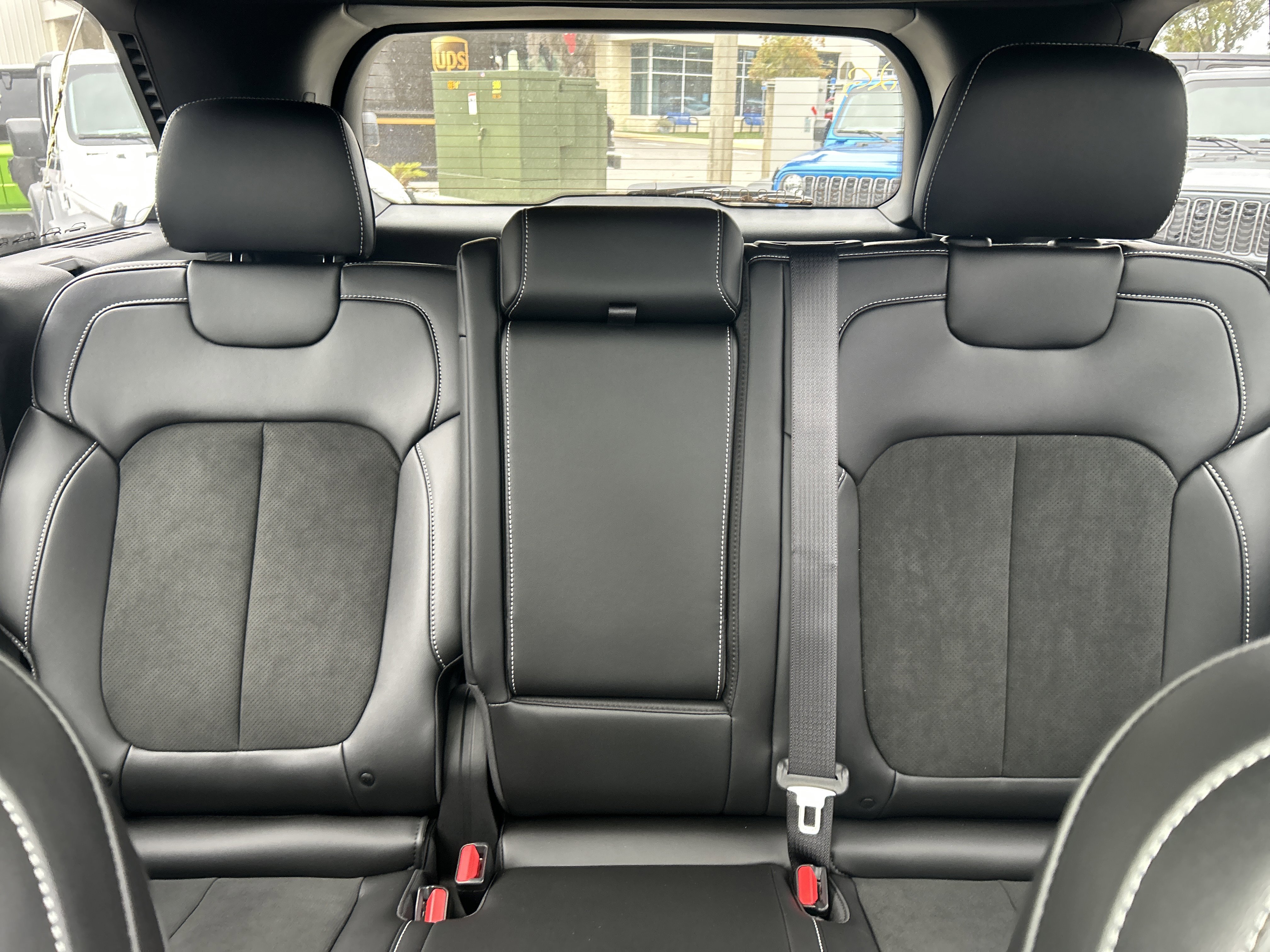 New 2025 Jeep Grand Cherokee Altitude image 38