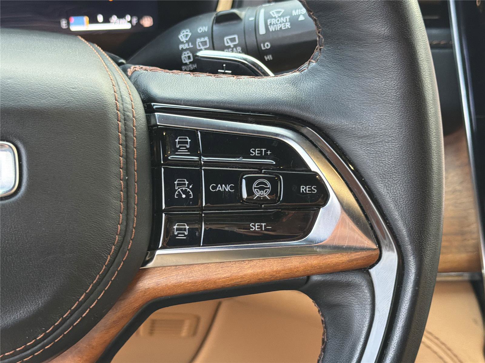 Used 2024 Jeep Grand Cherokee L Summit image 31