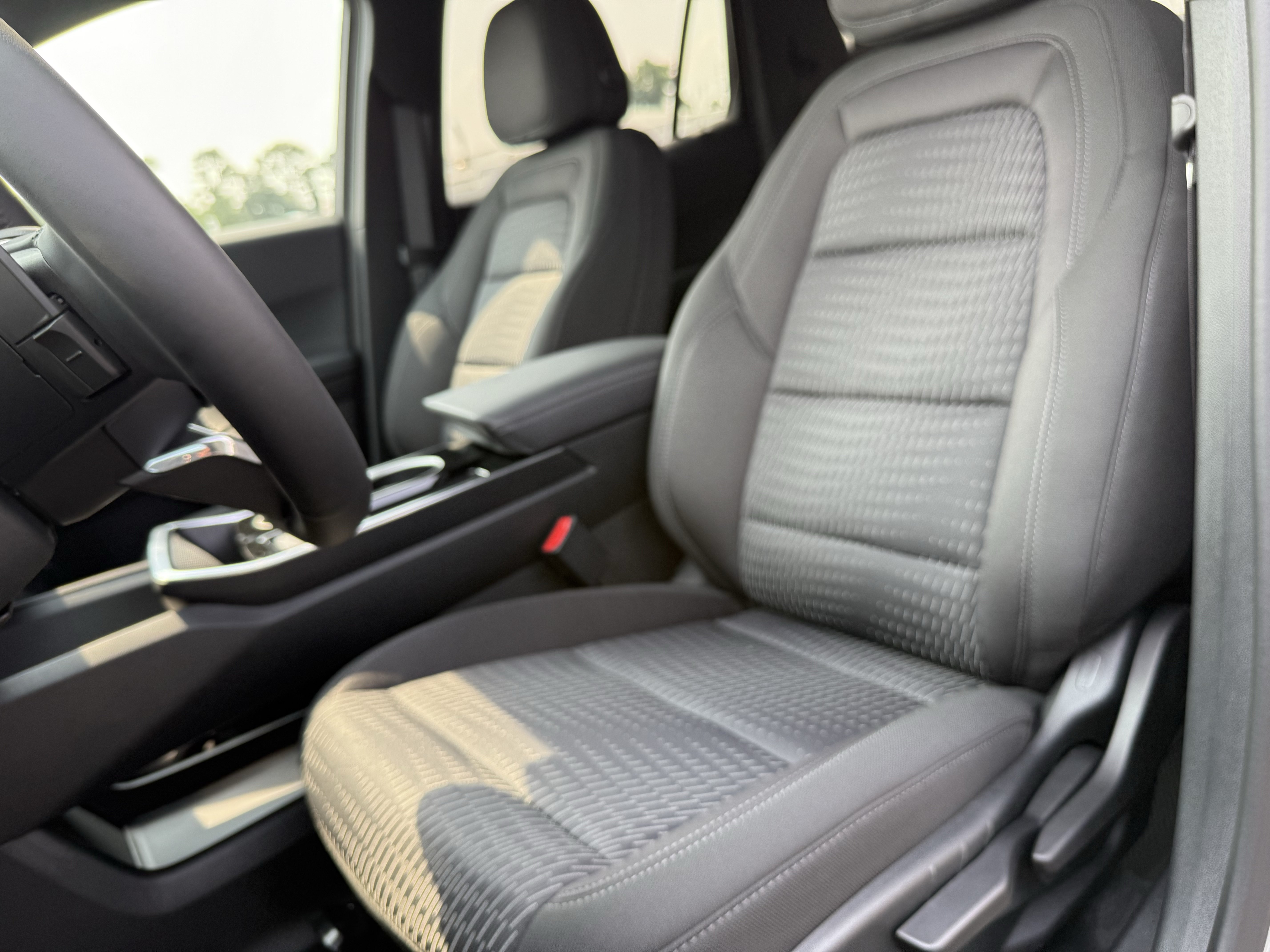 New 2027 Chevrolet Equinox LT w/ Safety and Technology Package FWD image 16