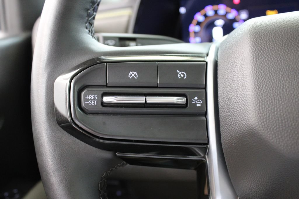 Used 2025 Chevrolet Colorado ZR2 w/ Technology Package AWD/4WD image 27
