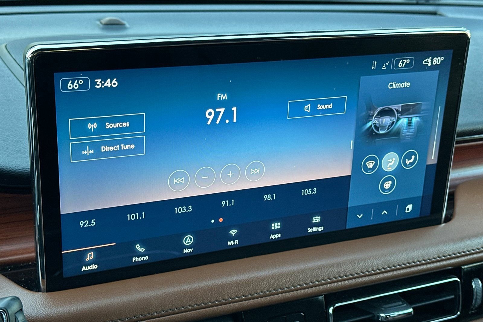 Used 2023 Lincoln Nautilus Reserve w/ Luxury Package image 17