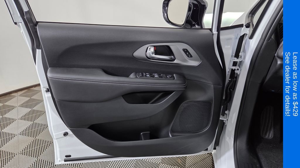 New 2025 Chrysler Pacifica Select w/ Fav Edition Package FWD image 14