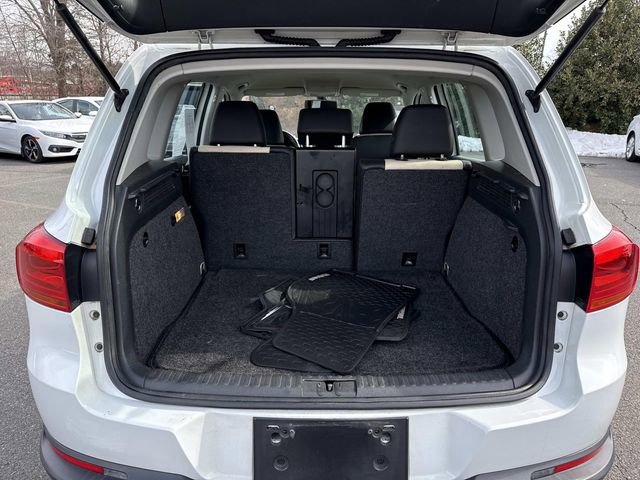 Used 2016 Volkswagen Tiguan S image 12