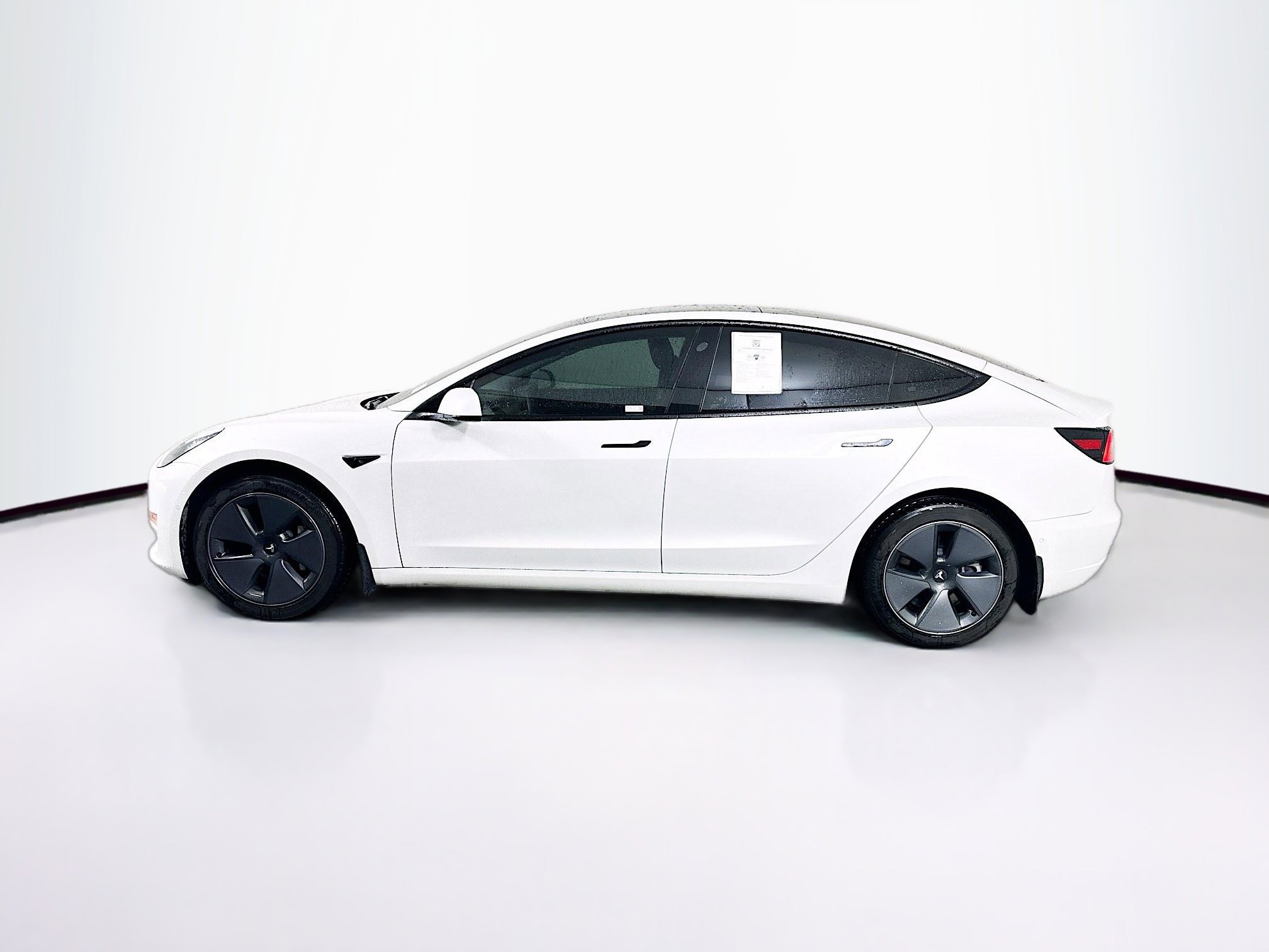 Used 2021 Tesla Model 3 Standard Range Plus image 4