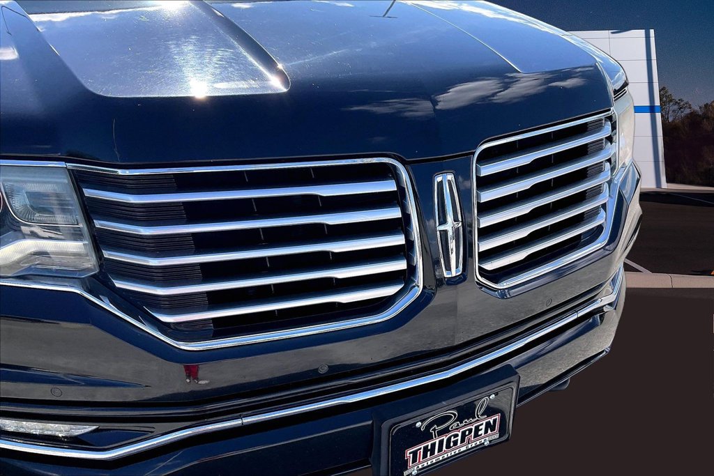 Used 2016 Lincoln Navigator L Select RWD image 38