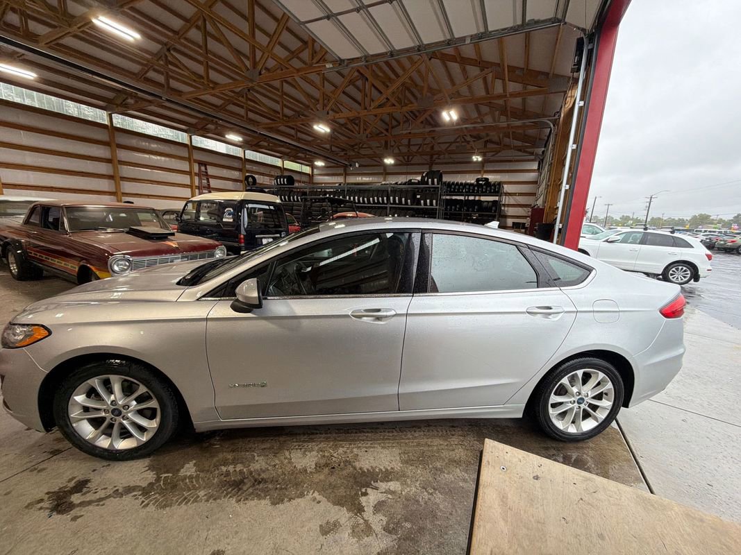 Used 2019 Ford Fusion SE FWD image 11