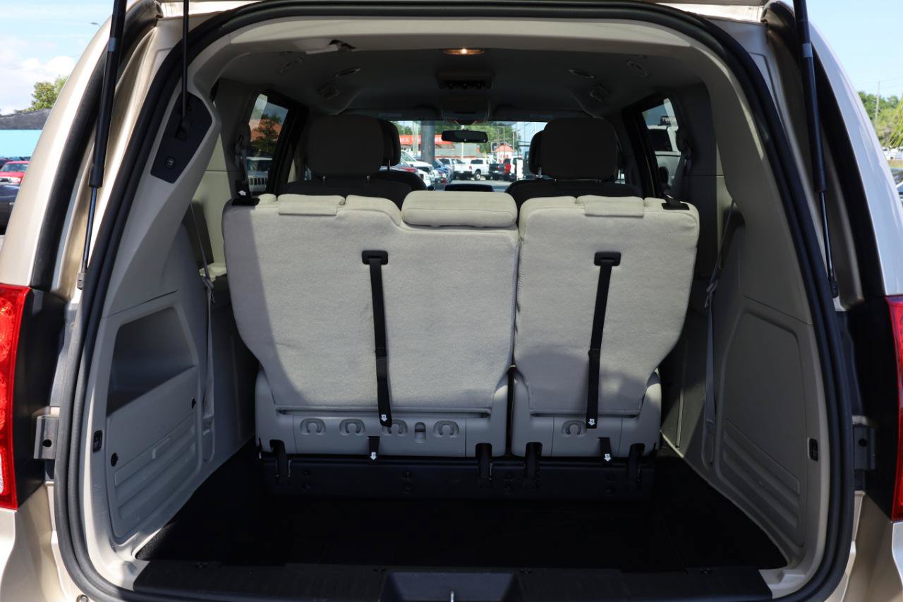 Used 2012 Dodge Grand Caravan SXT FWD image 14